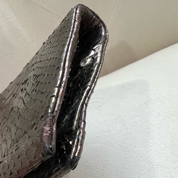 Chanel iridescent Metallic Snakeskin Cc Clutch - Picture 5 of 10